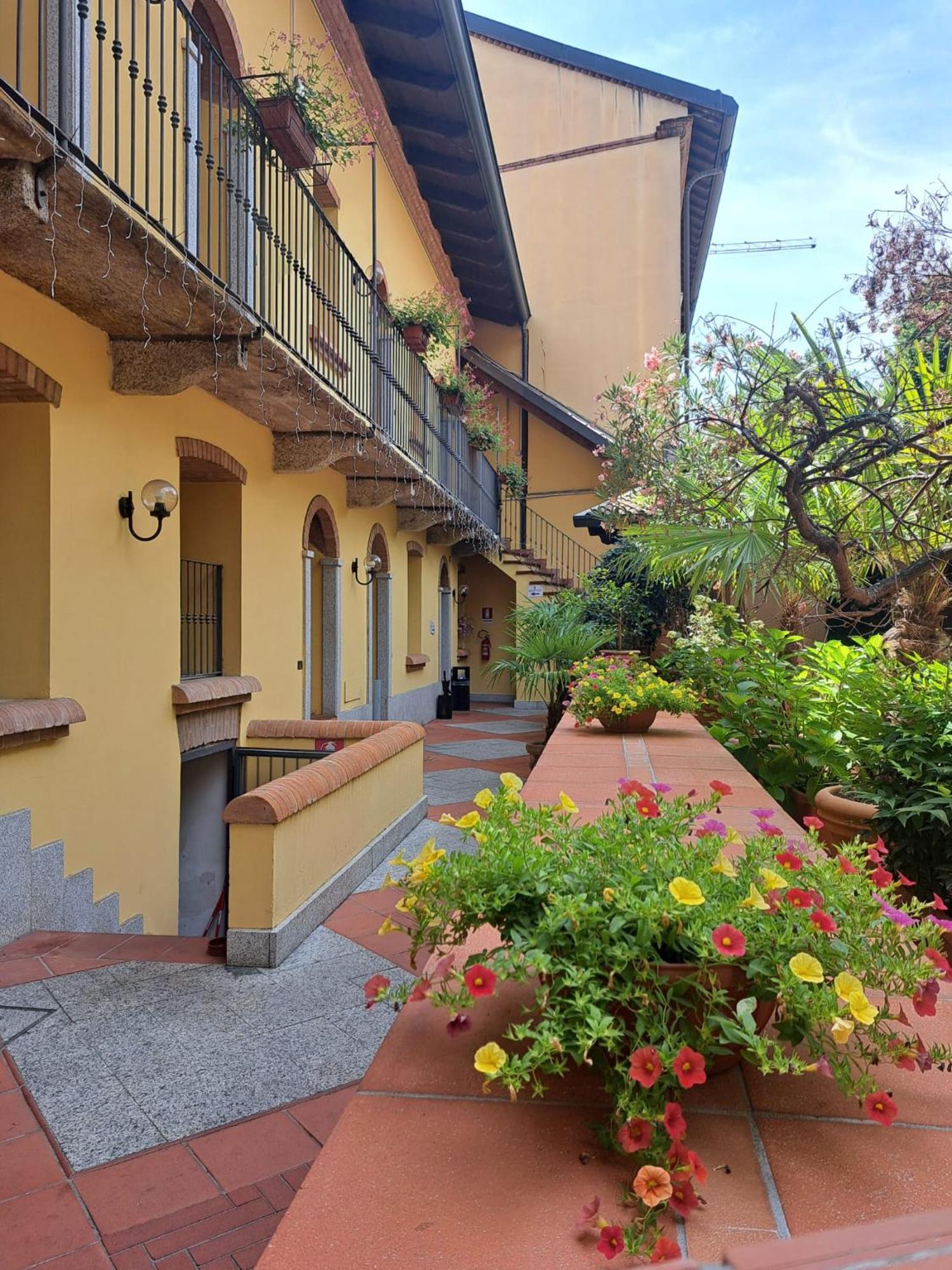 Apartment Monolocale Adelaide Abbadesse Milan