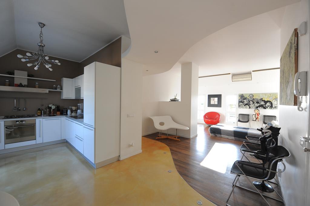 Piazza Napoli Penthouse Milan