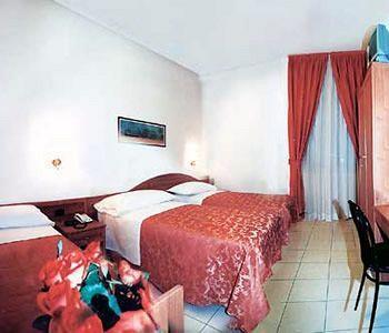 Hotel Mondial 2*