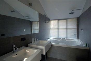Hotel Townhouse 12 4*