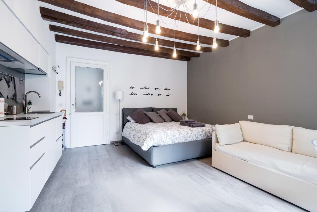 Porta Genova Apartment Milan