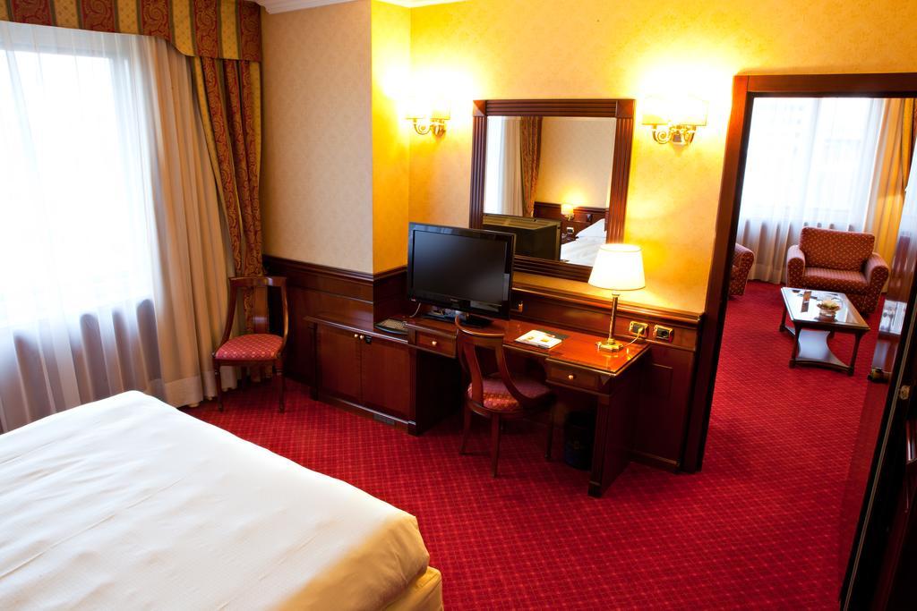 Atahotel Executive 4*