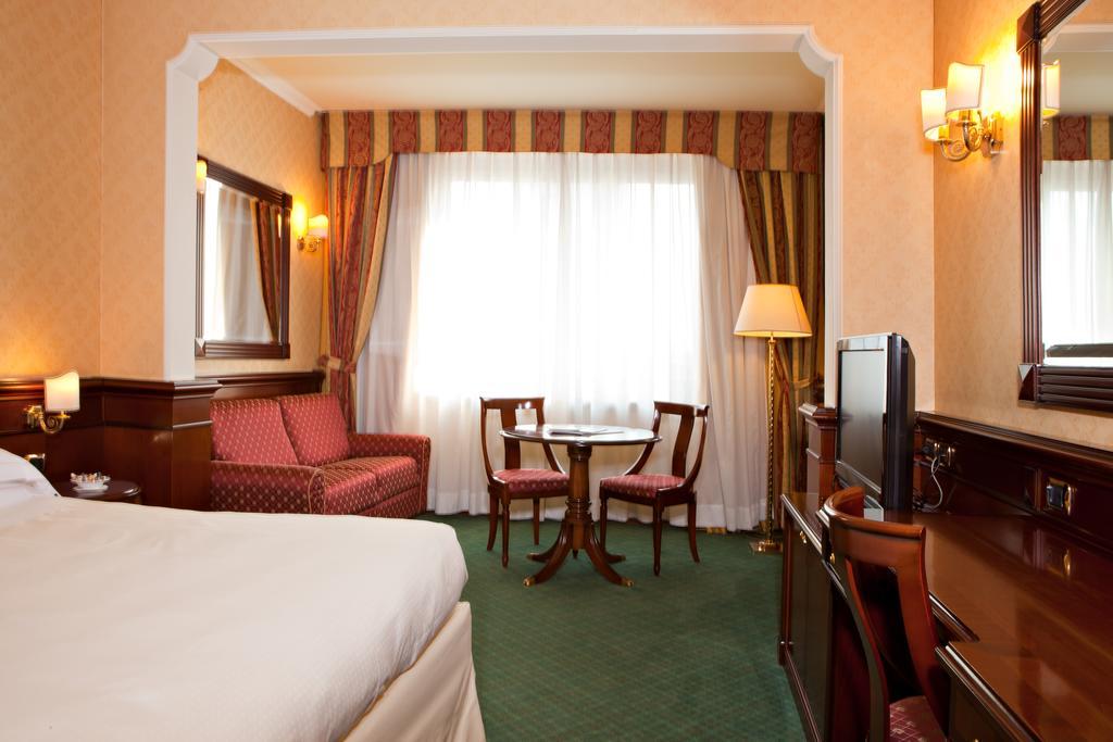Atahotel Executive Hotel 4*