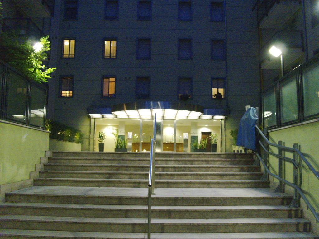 Zara Cosy & Cheap Apt - Easy Parking * Milano