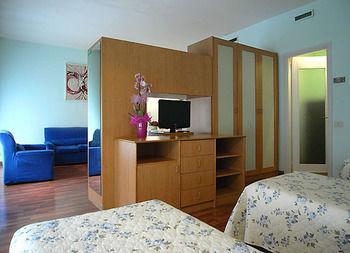 Pola Aparthotel 4*