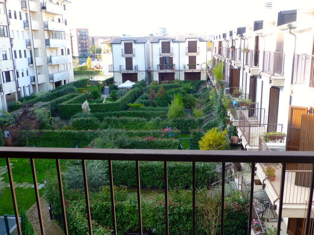 Rutilia22 * Milan