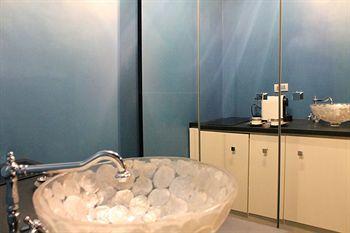 Apartment The Place Manzoni Milan
