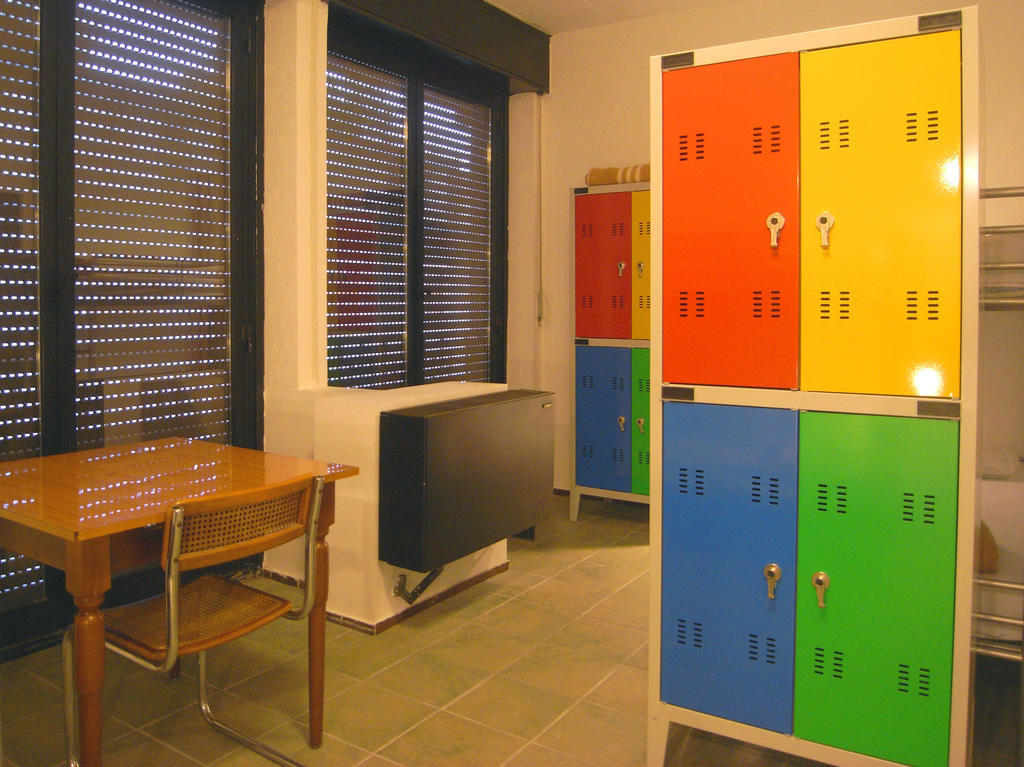 Hostel Colours *