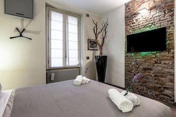 Suitelowcost - San Babila Duomo Milan