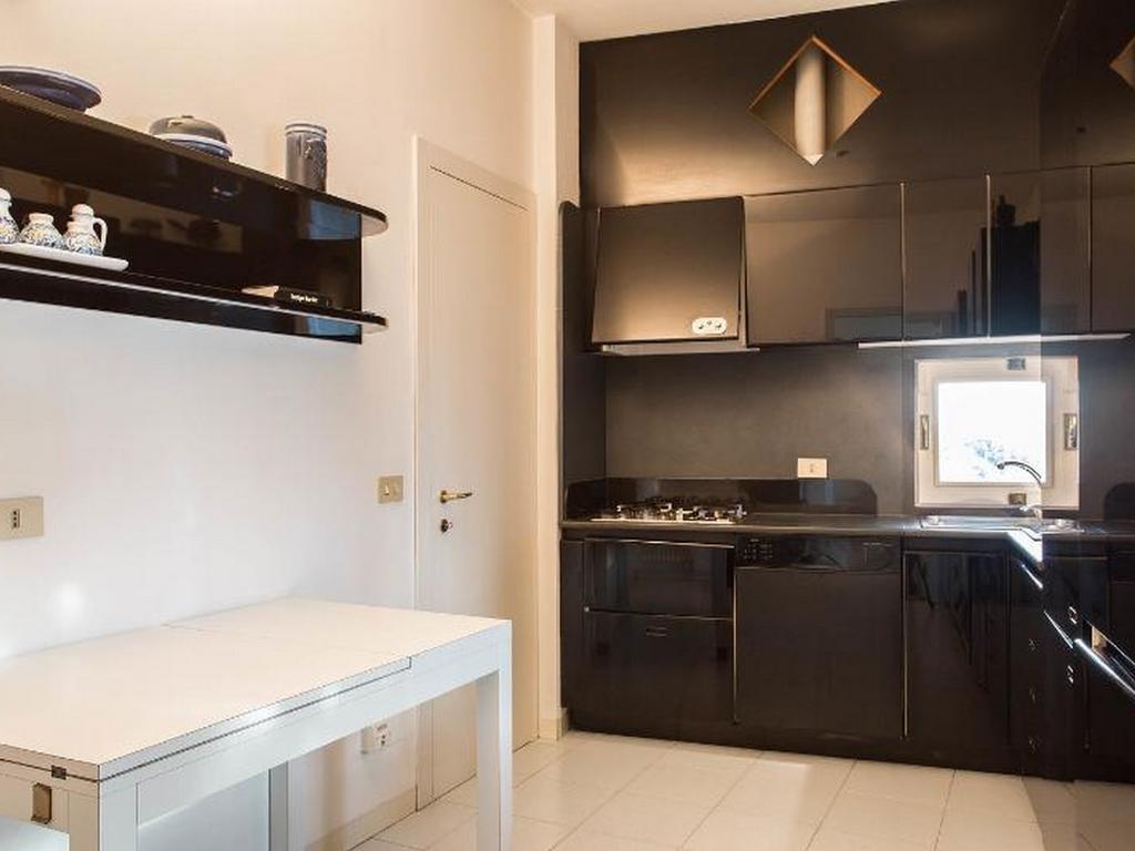 Roomy Duomo & San Babila Milan