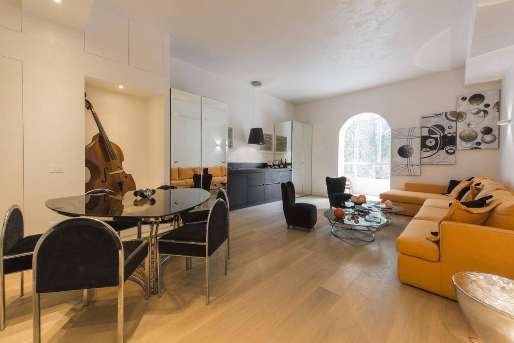 Apartment Bnbutler - Broletto 39 - A Few Steps To The Duomo And La Scala *
