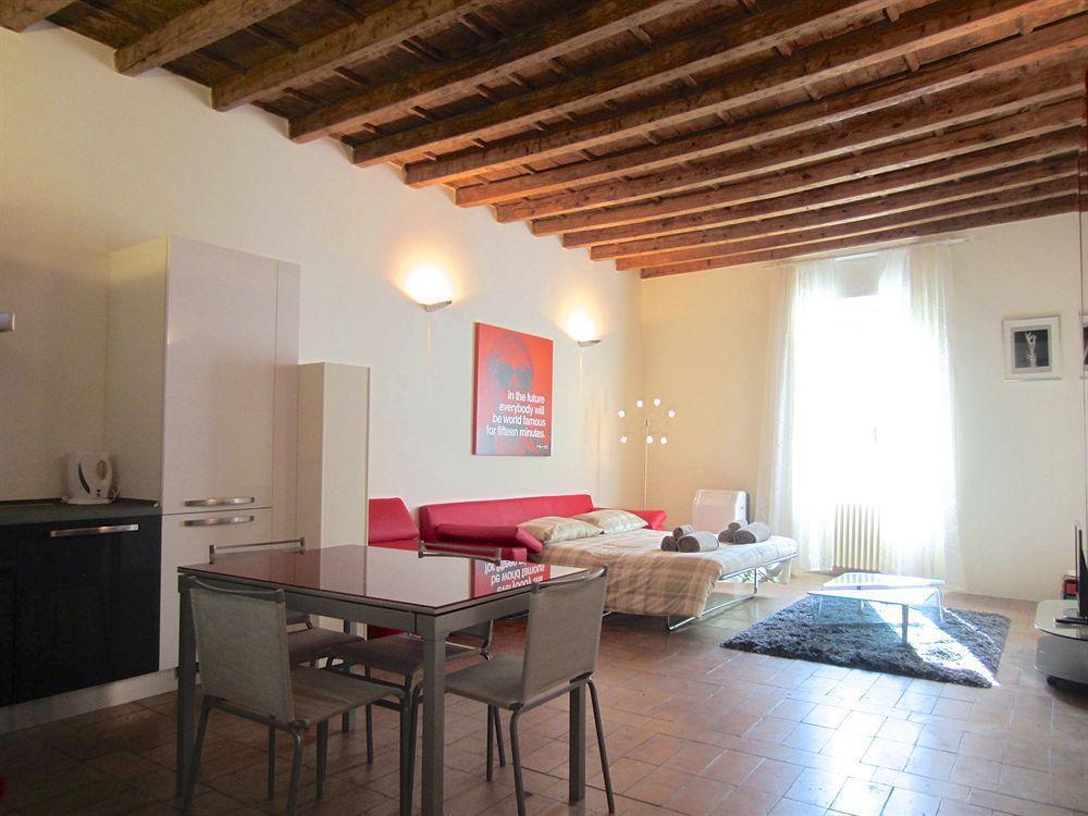 Apartment Temporary House - Navigli *
