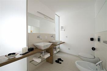 Aparthotel Duomo Milan