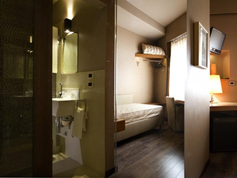 Mentana, By R Collection 4* Milan