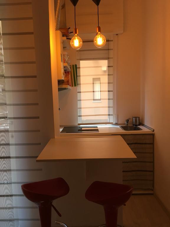 Superb White Flat *