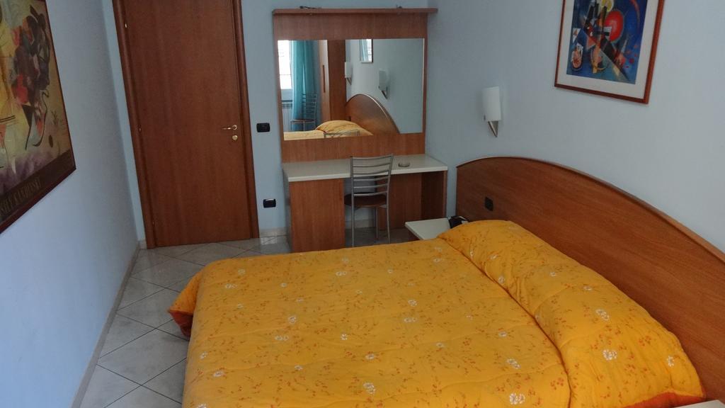 Hotel2000 2*