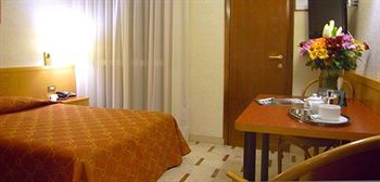 Ih Argonne Park Aparthotel 3*