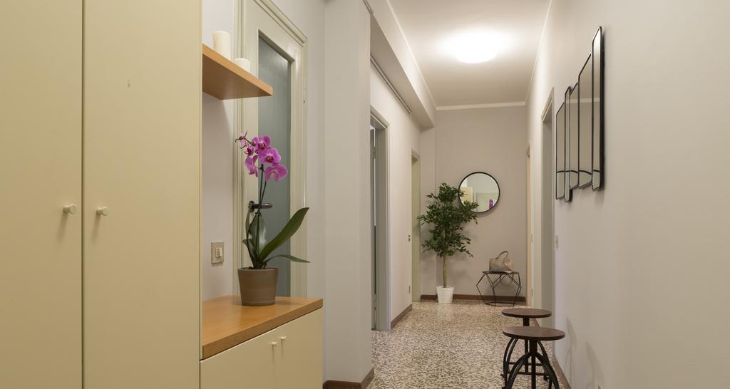 Apartment Hintown Night Out House