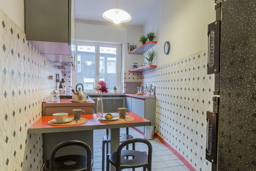Hintown Night Out House Apartment
