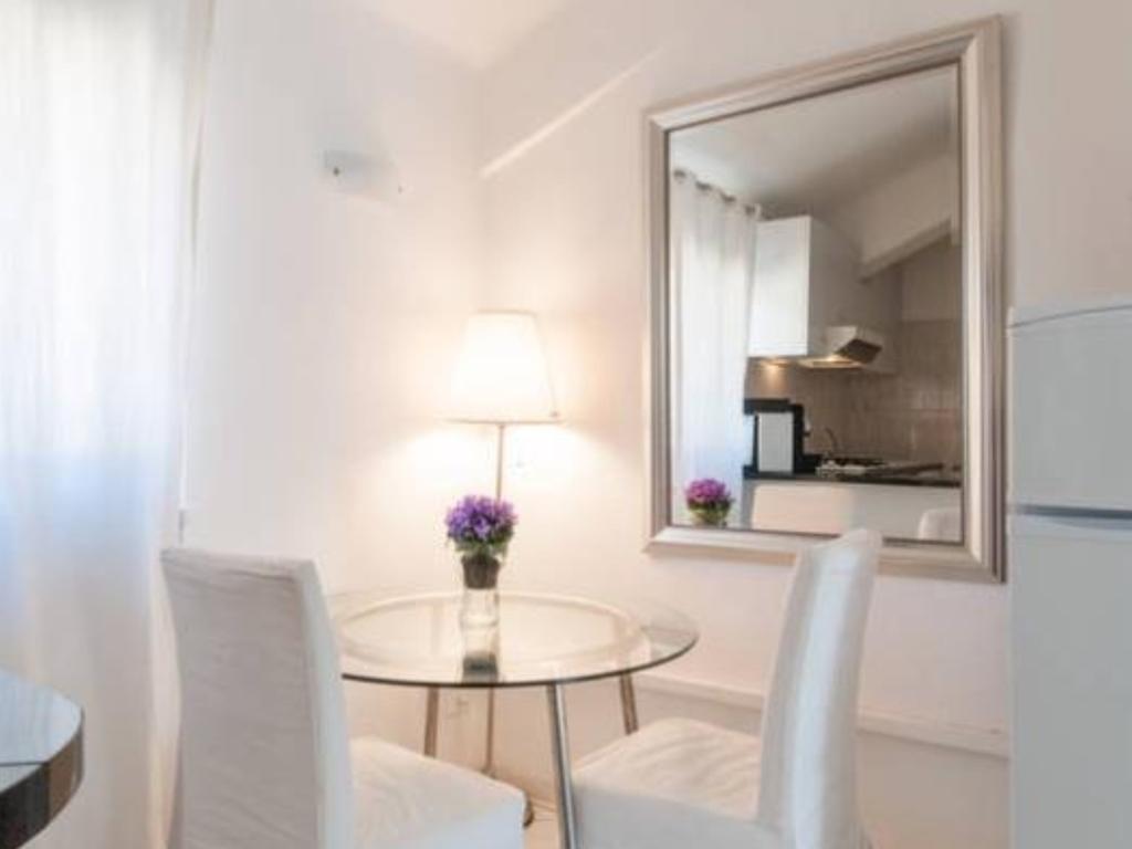Monolocale Commenda 33 Milan