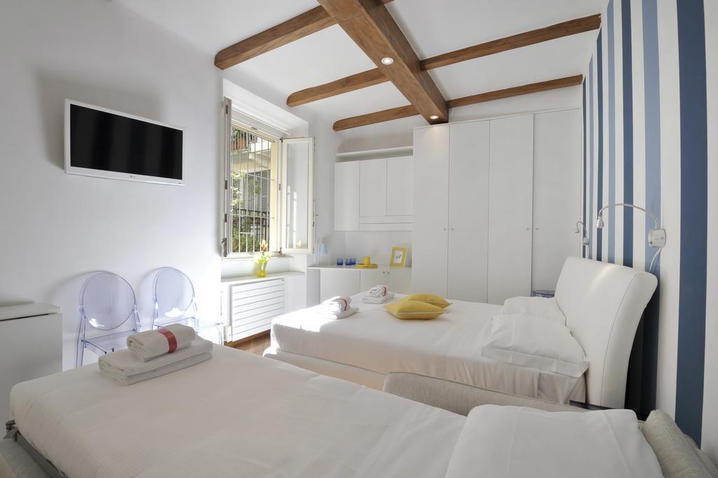 Apartment Manzoni Studio Milan