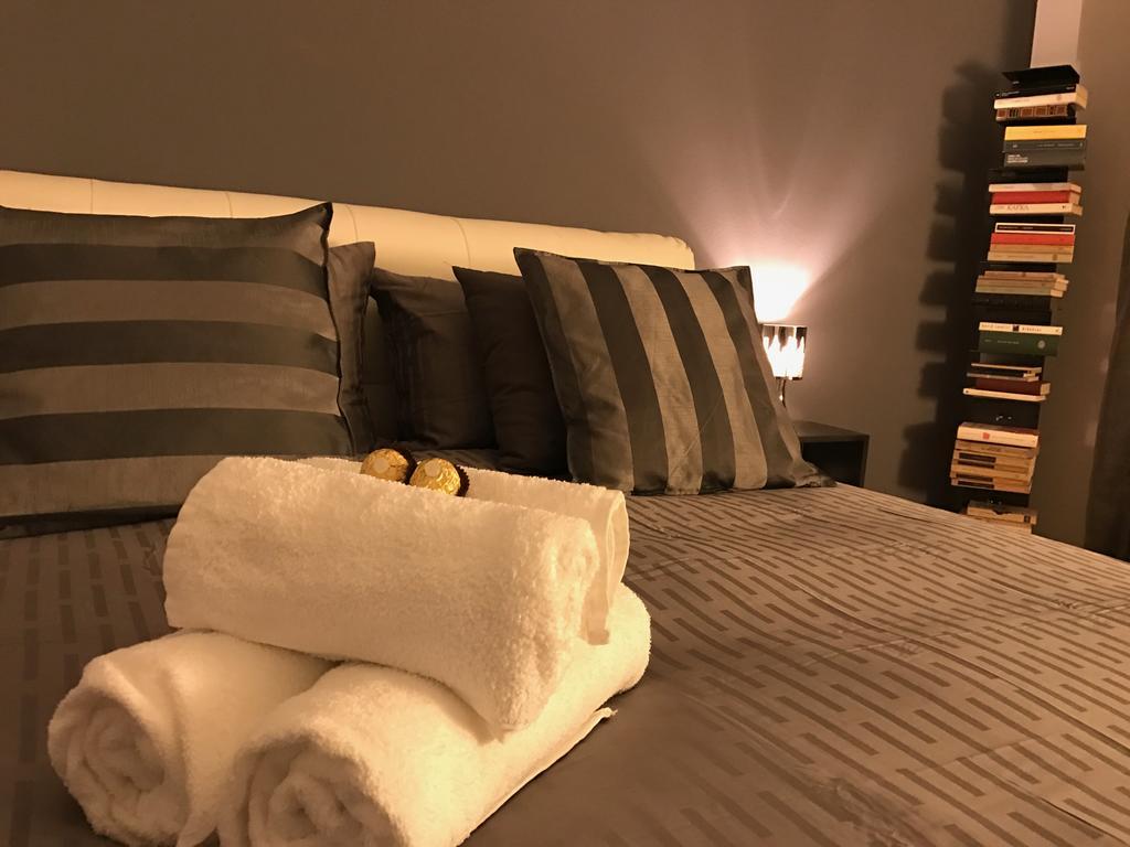 Apartment Montenapoleone Luxury Flat Milan