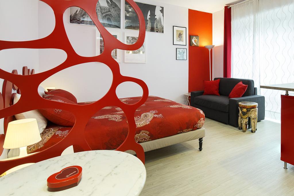 Rosso A Milano, Vicino Allo Ieo