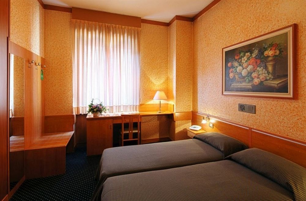 Mentana, By R Collection 4* Milan