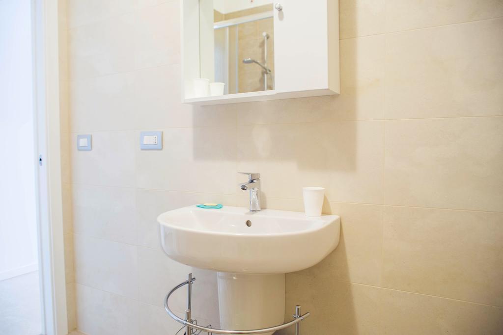 Loreto - Colorful Studio Apartment Milan