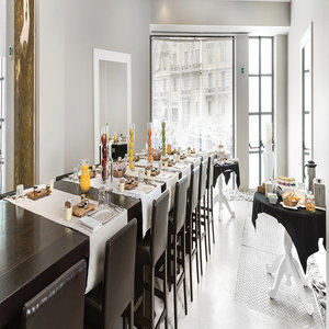 Townhouse 12 Hotel