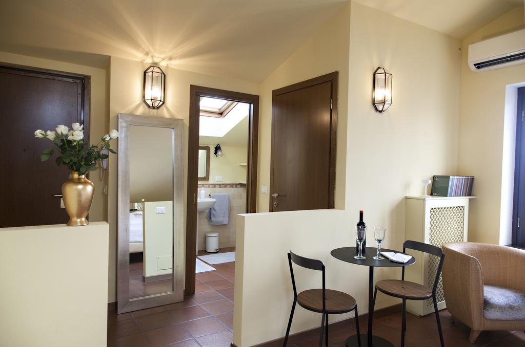 Apartment Mansard Very Close To Duomo *