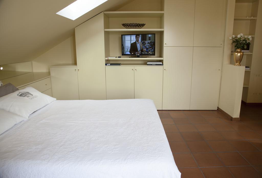 Mansard Very Close To Duomo Milan