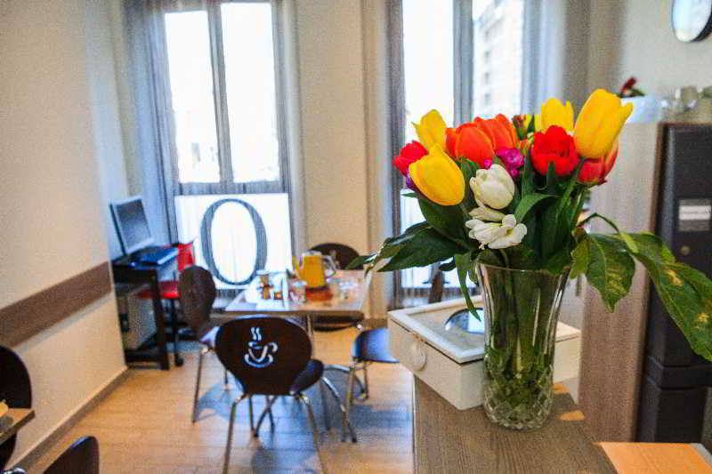 Hotel Av 2*
