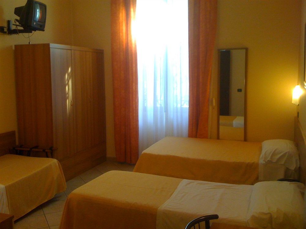 Hotel Sara 2*