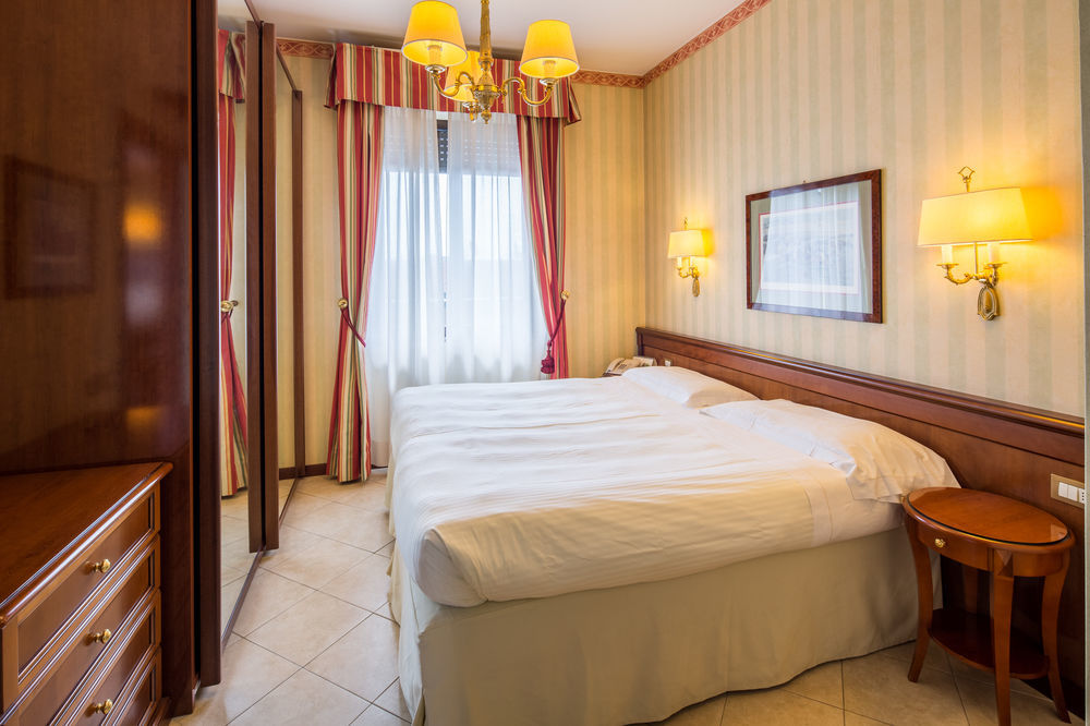 Hotel Unaway & Linea Uno 4*