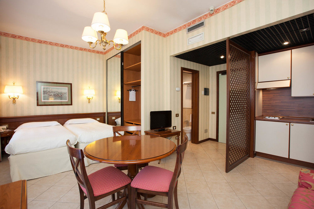 Hotel Unaway & Linea Uno