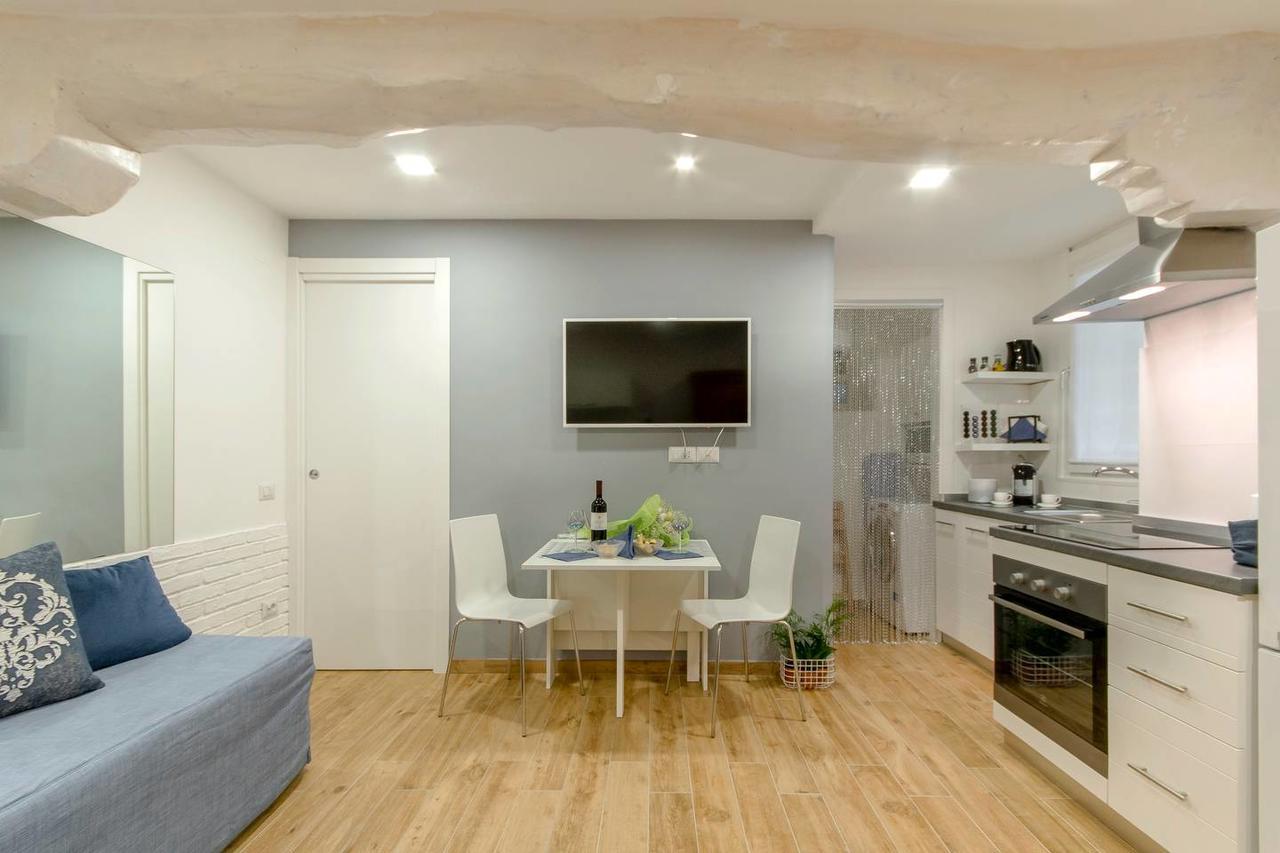 Apartment Brand New! Luxurious In Heart Of