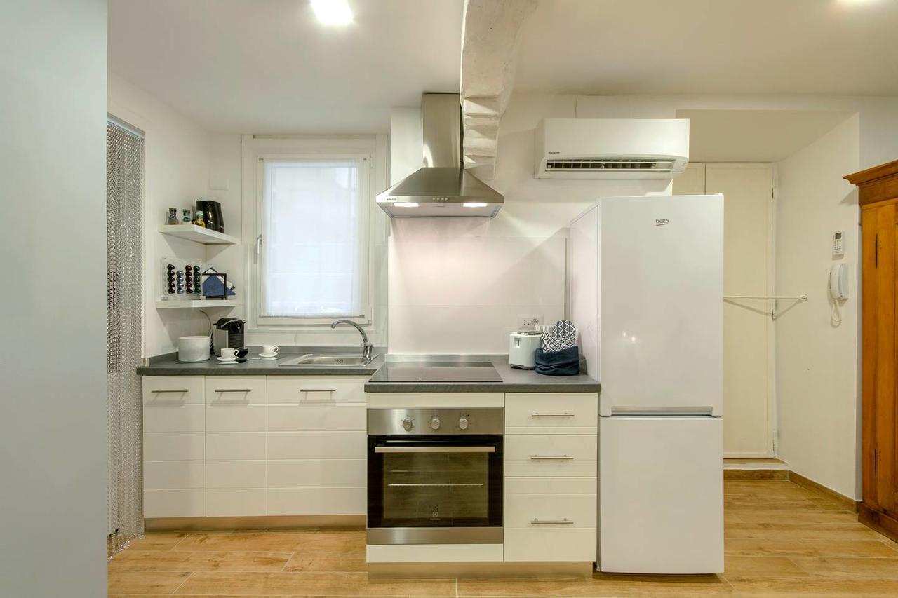 Brand New! Luxurious In Heart Of