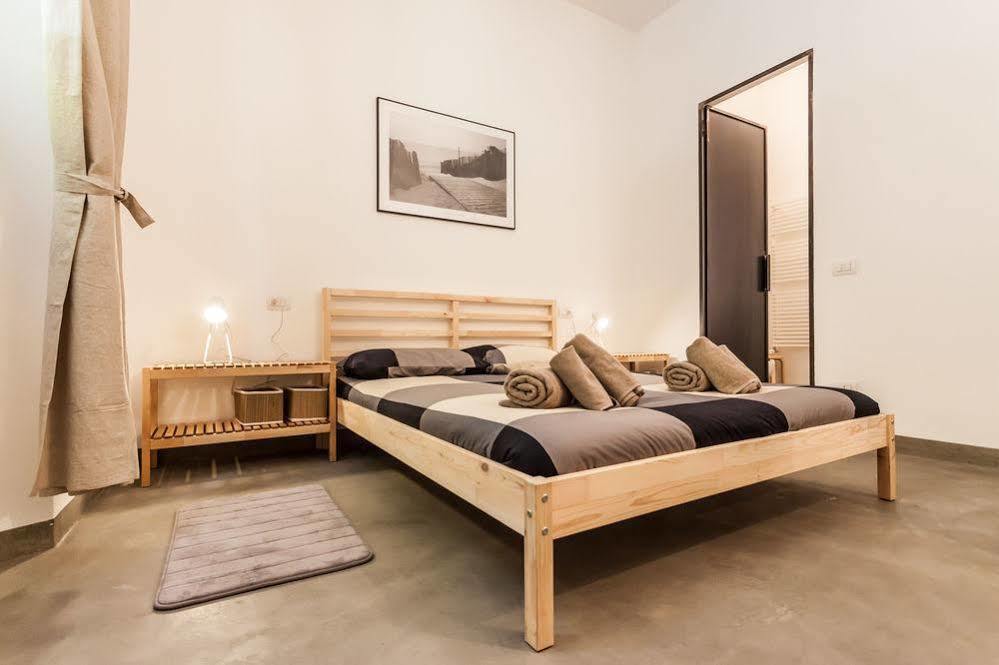Temporary House - Sant'agostino Apartment Milan