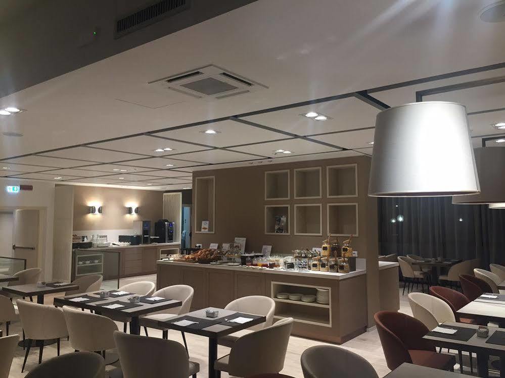 Unaway & Linea Uno Hotel 4*