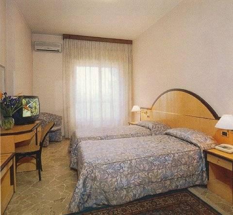 Maximum Hotel