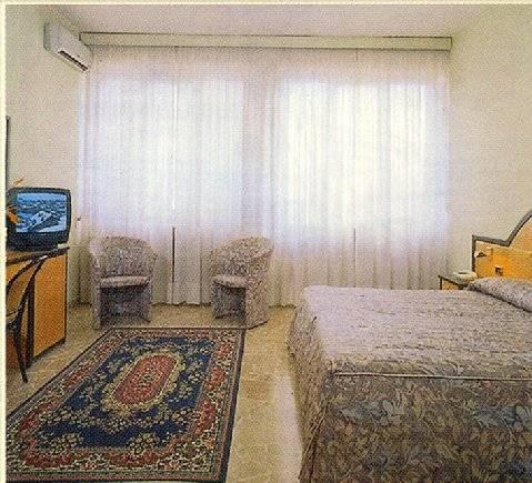 Maximum 3*