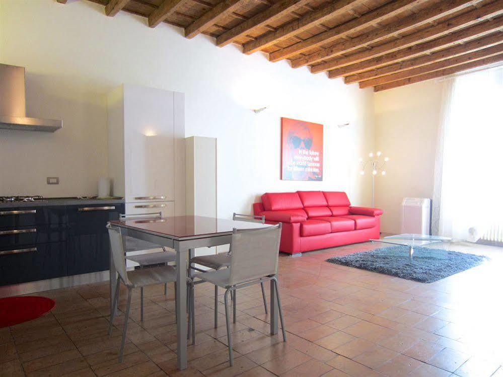 Apartment Temporary House - Navigli Milan