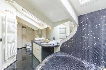 Suitelowcost - San Babila Duomo Hotel Milan
