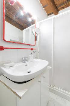 Suitelowcost - San Babila Duomo Milan
