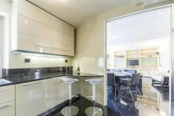 Hotel Suitelowcost - San Babila Duomo Milan
