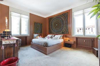Suitelowcost - San Babila Duomo Hotel Milan