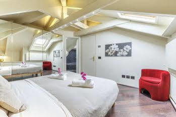 Hotel Suitelowcost - San Babila Duomo Milan