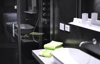 Miloft Guest Rooms And Terrace Bed & Breakfast *