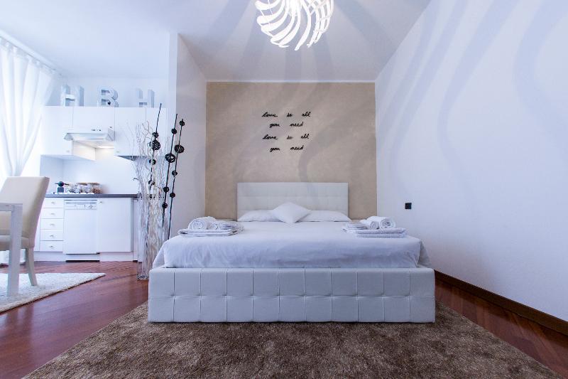 Hemeras Boutique Homes - Design In Center * Milan